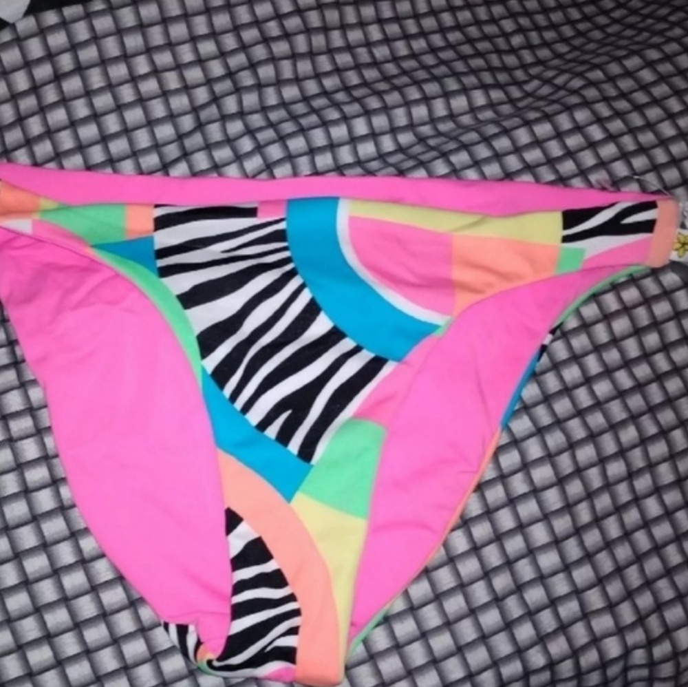 Point Conception Swimwear Reversible - Picture 2 of 4